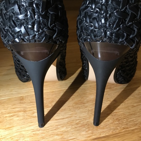 Killer black leather woven peep toe stilettos - Picture 5 of 7